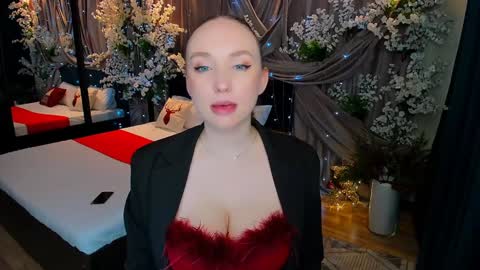 Emelie online show from December 2024 10:34:02 AM