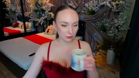Emelie online show from December 2024 01:38:02 PM