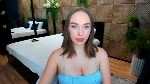 Emelie online show from September 2025 08:13:02 PM