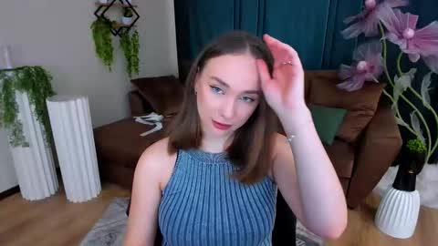 Emelie online show from October 2025 07:03:02 PM