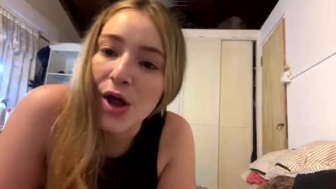 pilimartinez22 online show from February 2025 11:24:01 PM