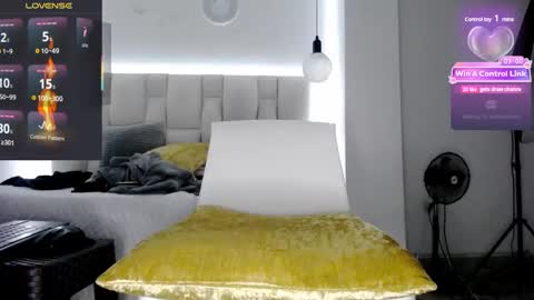 Snapshot of pink__tiffany chatting on February 2025 11:22:01 PM tiffany online show from February 2025 11:22:01 PM