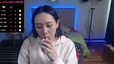 pink_blossom_ online show from September 2025 02:18:02 PM