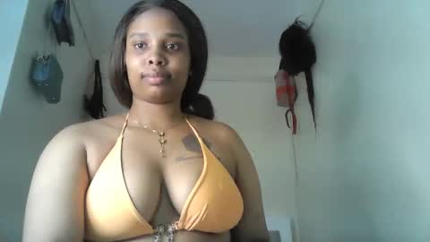 Snapshot of pinkie_bear chatting on November 2025 09:57:02 PM Pinkie online show from November 2025 09:57:02 PM