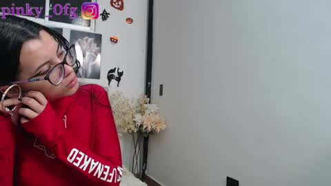 pinky_f00x online show from October 2025 12:21:02 AM