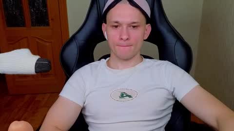 Snapshot of pistonpojizni chatting on December 2024 02:08:01 AM STRONGBEAUTY online show from December 2024 02:08:01 AM