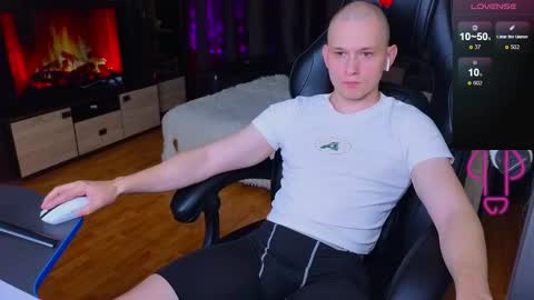 Snapshot of pistonpojizni chatting on January 2025 06:22:02 AM STRONGBEAUTY online show from January 2025 06:22:02 AM