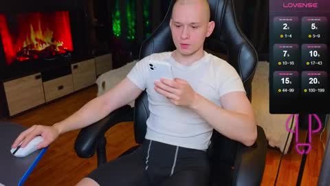 Snapshot of pistonpojizni chatting on January 2025 11:23:01 PM STRONGBEAUTY online show from January 2025 11:23:01 PM