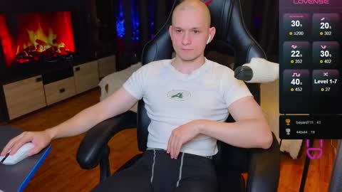 Snapshot of pistonpojizni chatting on January 2025 02:25:01 AM STRONGBEAUTY online show from January 2025 02:25:01 AM