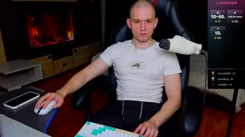 Snapshot of pistonpojizni chatting on January 2025 01:30:01 PM STRONGBEAUTY online show from January 2025 01:30:01 PM