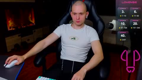 Snapshot of pistonpojizni chatting on January 2025 05:09:01 AM STRONGBEAUTY online show from January 2025 05:09:01 AM