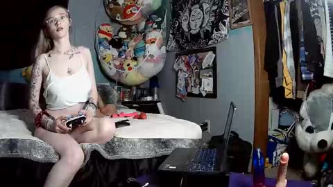 Snapshot of pixieprincess03 chatting on November 2025 08:01:02 AM Princess online show from November 2025 08:01:02 AM