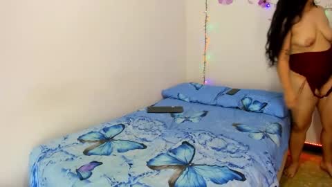 Snapshot of play_ground99 chatting on January 2025 04:08:01 AM Amanda and Angelica online show from January 2025 04:08:01 AM