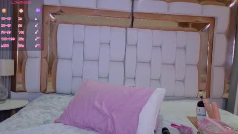 Snapshot of playfulcurvymommy chatting on September 2025 12:51:01 PM Scarlett online show from September 2025 12:51:01 PM