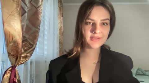 Mia online show from September 2025 06:18:01 AM
