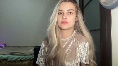 Snapshot of playfuldoll18 chatting on October 2025 08:28:02 PM Mia online show from October 2025 08:28:02 PM