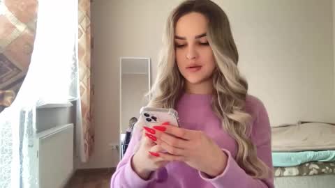 Snapshot of playfuldoll18 chatting on October 2025 08:23:02 AM Mia online show from October 2025 08:23:02 AM