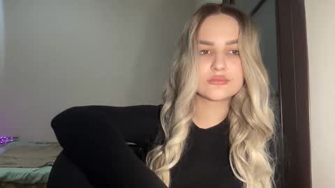 Snapshot of playfuldoll18 chatting on October 2025 09:12:02 PM Mia online show from October 2025 09:12:02 PM