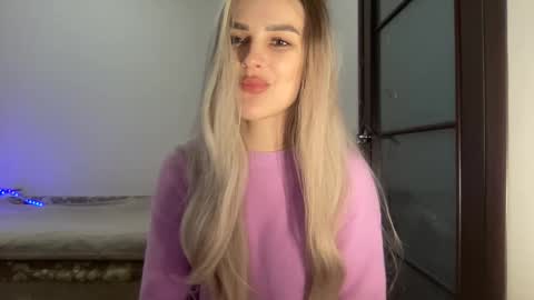 Snapshot of playfuldoll18 chatting on October 2025 08:53:02 PM Mia online show from October 2025 08:53:02 PM