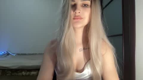 Snapshot of playfuldoll18 chatting on October 2025 08:42:01 PM Mia online show from October 2025 08:42:01 PM