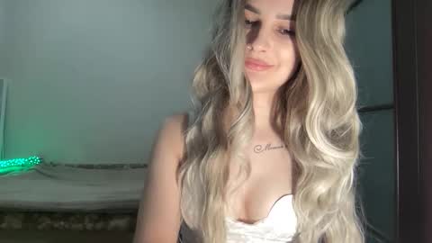 Snapshot of playfuldoll18 chatting on October 2025 08:31:01 PM Mia online show from October 2025 08:31:01 PM