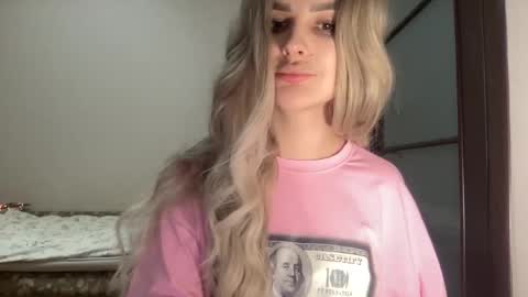 Snapshot of playfuldoll18 chatting on November 2025 09:36:01 PM Mia online show from November 2025 09:36:01 PM