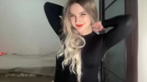 Snapshot of playfuldoll18 chatting on November 2025 08:18:01 PM Mia online show from November 2025 08:18:01 PM