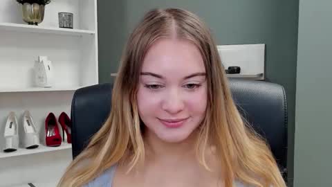 Snapshot of playgirl_valeria chatting on September 2025 06:41:01 AM Valeria online show from September 2025 06:41:01 AM