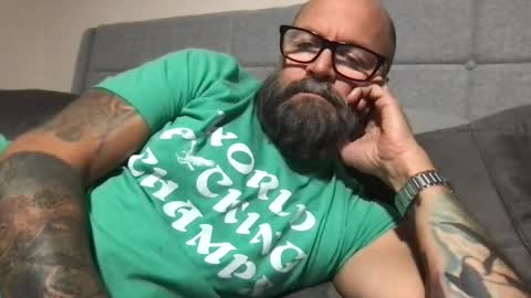 Snapshot of pleasesitonmycock chatting on November 2025 01:06:01 AM PleaseSitOnMyCock online show from November 2025 01:06:01 AM