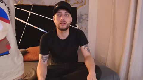 JUAN AND JULI online show from October 2025 10:17:02 PM