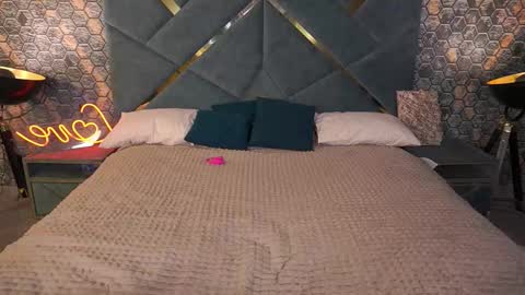 Snapshot of pleasurewecouple chatting on October 2025 01:07:02 PM Ira brunette and Vika blonde online show from October 2025 01:07:02 PM