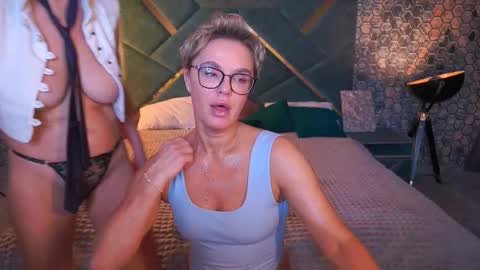 Snapshot of pleasurewecouple chatting on October 2025 01:39:01 PM Ira brunette and Vika blonde online show from October 2025 01:39:01 PM