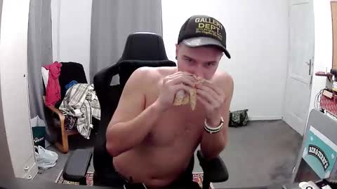 Snapshot of plkrisztian chatting on November 2025 11:27:02 PM plkrisztian online show from November 2025 11:27:02 PM