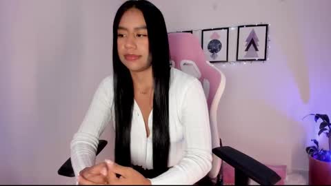 Snapshot of pocahontas_sensual chatting on September 2025 11:51:02 PM Jasmine online show from September 2025 11:51:02 PM