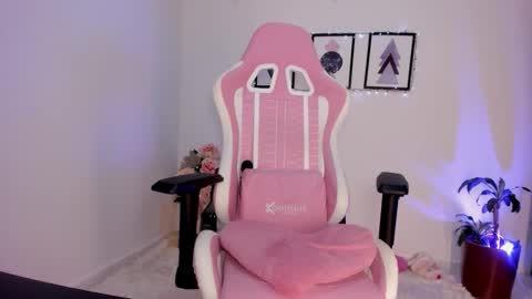 Snapshot of pocahontas_sensual chatting on October 2025 11:06:02 PM Jasmine online show from October 2025 11:06:02 PM