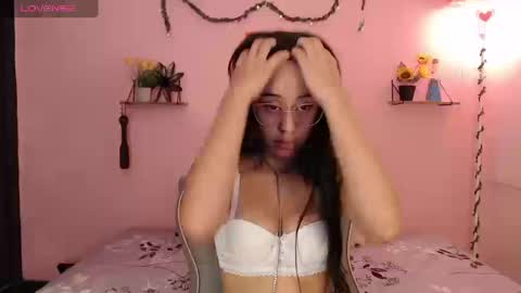 poison_pink online show from September 2025 01:22:02 PM