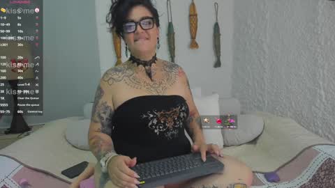 poisson_ivy_ online show from January 2025 07:32:02 AM