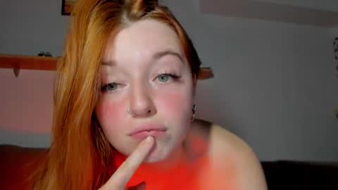 Snapshot of polly_luna chatting on September 2025 01:05:01 AM Polly online show from September 2025 01:05:01 AM