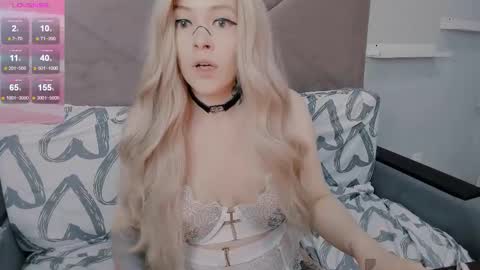 Snapshot of polly_wow chatting on September 2025 10:04:02 AM Polly online show from September 2025 10:04:02 AM