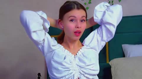 Polly online show from March 2025 12:42:02 AM