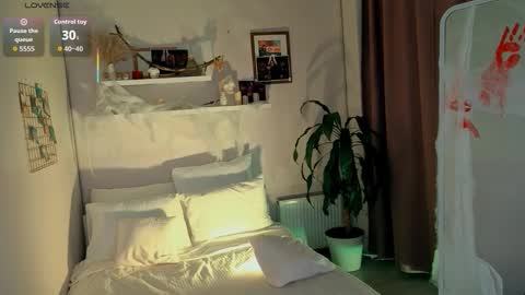 Snapshot of pollyrouge chatting on October 2025 02:18:02 PM Your Polly follow me online show from October 2025 02:18:02 PM