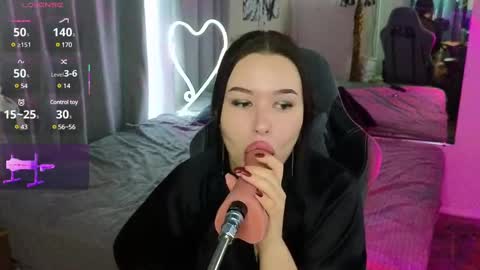 pollyshmidt online show from February 2025 03:16:01 PM
