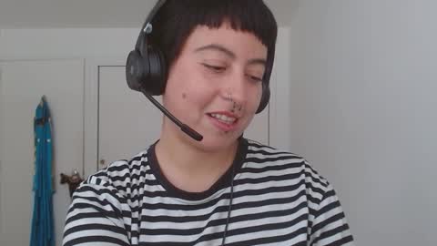 Snapshot of poly_mer chatting on September 2025 06:52:01 PM Poly online show from September 2025 06:52:01 PM