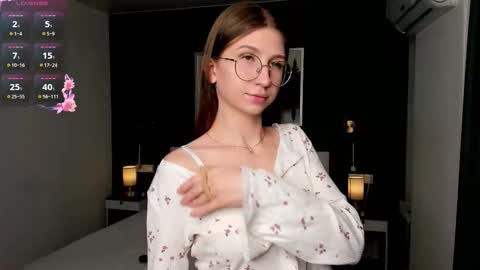 Elizabeth online show from October 2025 07:00:01 PM