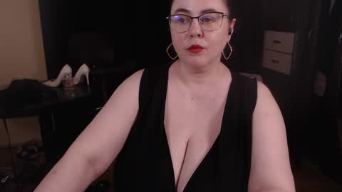 Snapshot of posh_mistress chatting on March 2025 06:28:02 AM PoshMistres online show from March 2025 06:28:02 AM