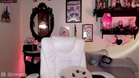 Snapshot of posigore chatting on February 2025 01:21:01 AM Anna Goth independient model online show from February 2025 01:21:01 AM