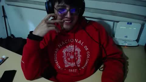 powerfulzeus2 online show from October 2025 02:00:01 AM