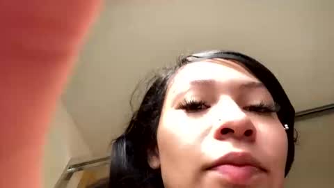 pr3ttynperla online show from September 2025 02:00:01 PM