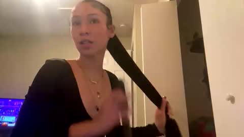 pr3ttynperla online show from November 2025 10:31:02 PM