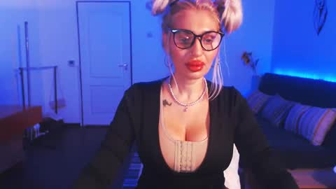 Snapshot of preggyhotmommy chatting on December 2024 09:36:02 PM Victoria online show from December 2024 09:36:02 PM